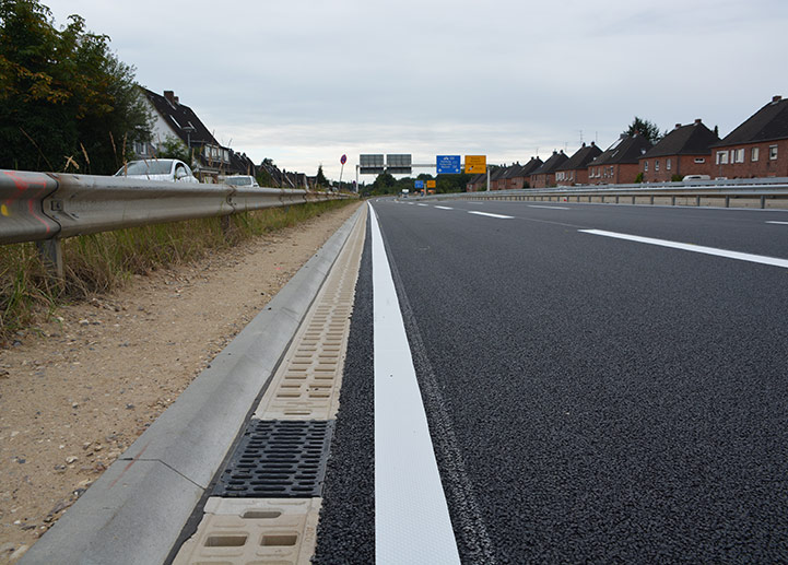 ACO Rinnen entwässern die Bundesautobahn B 75 bei Lübeck