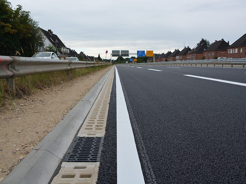 ACO Rinnen entwässern die Bundesautobahn B 75 bei Lübeck