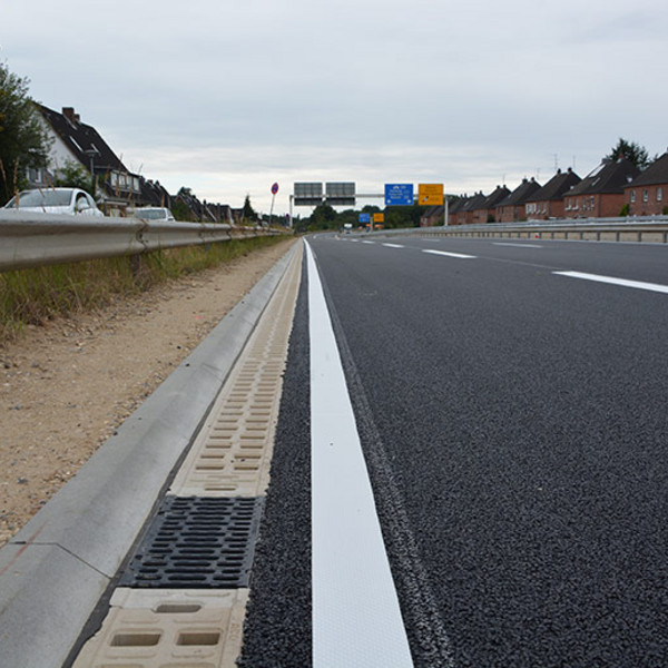 ACO Rinnen entwässern die Bundesautobahn B 75 bei Lübeck